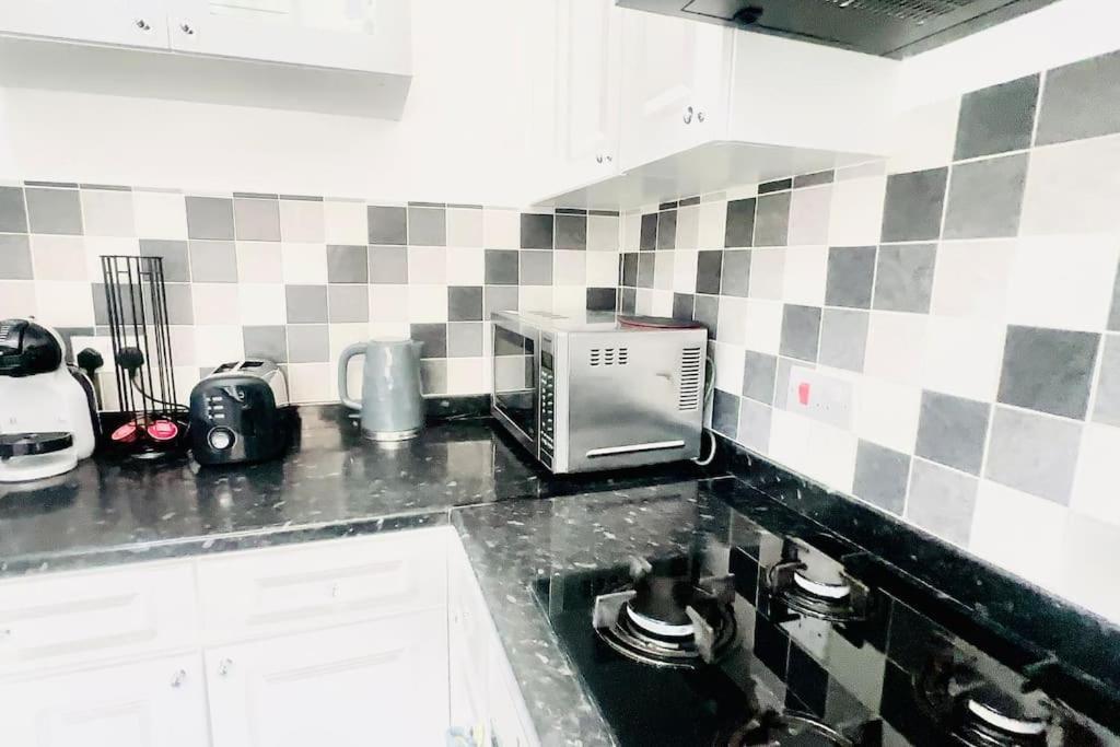 Amazing Location - City Of London- 2 Bedroom Stunning Canal View House With Private Garden,Parking & Balcony Eksteriør bilde