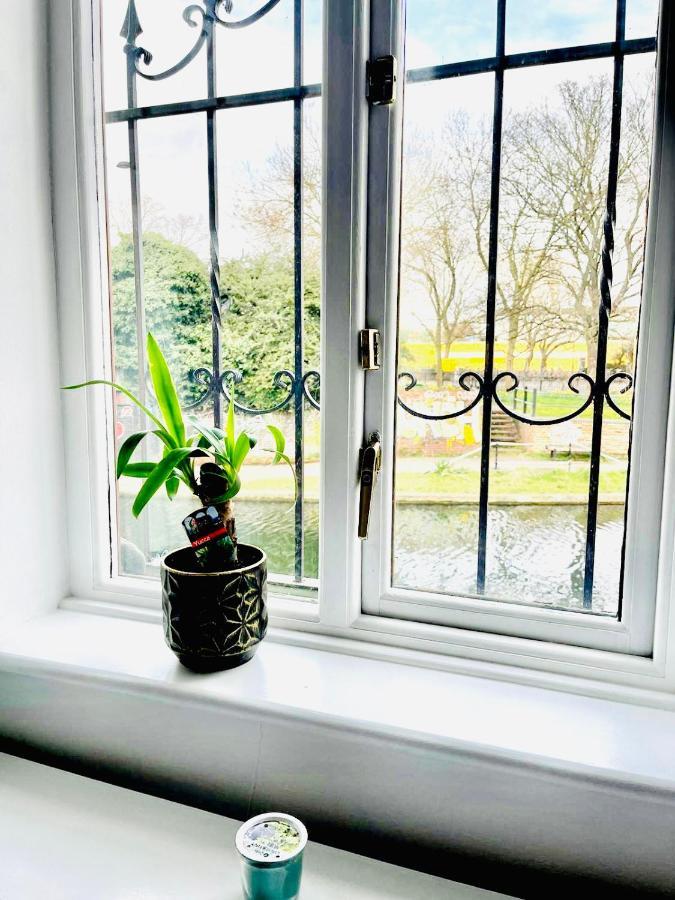 Amazing Location - City Of London- 2 Bedroom Stunning Canal View House With Private Garden,Parking & Balcony Eksteriør bilde