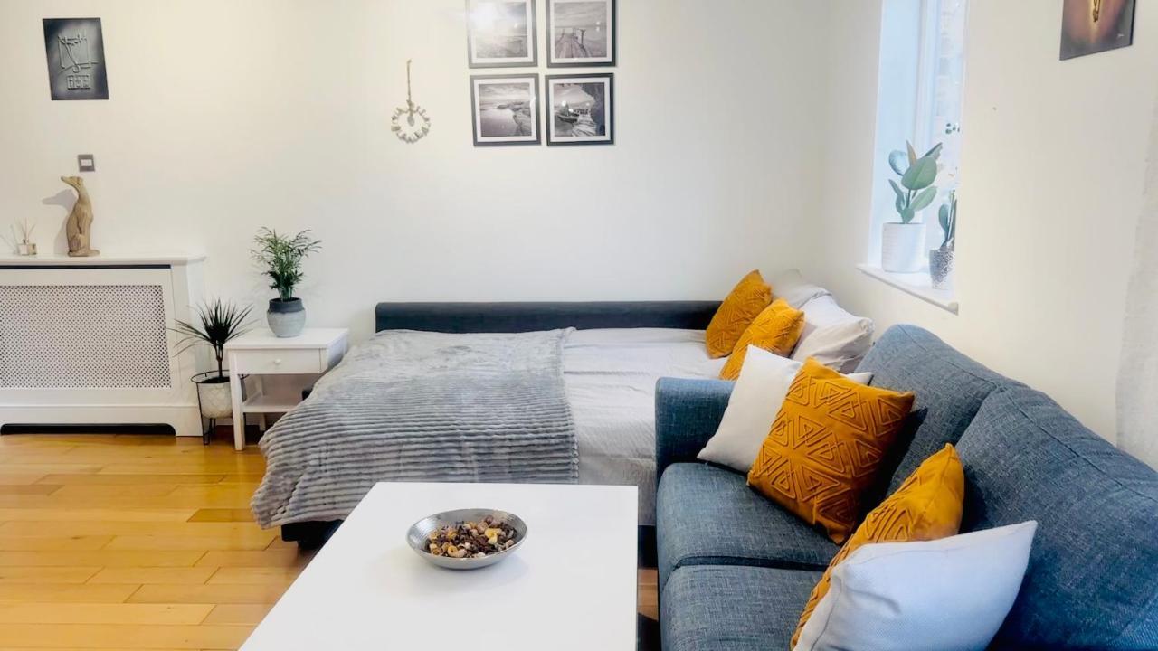 Amazing Location - City Of London- 2 Bedroom Stunning Canal View House With Private Garden,Parking & Balcony Eksteriør bilde