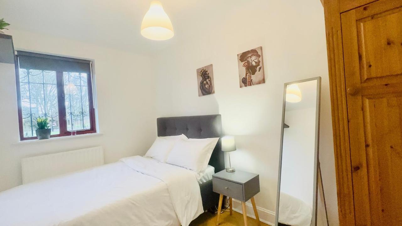 Amazing Location - City Of London- 2 Bedroom Stunning Canal View House With Private Garden,Parking & Balcony Eksteriør bilde