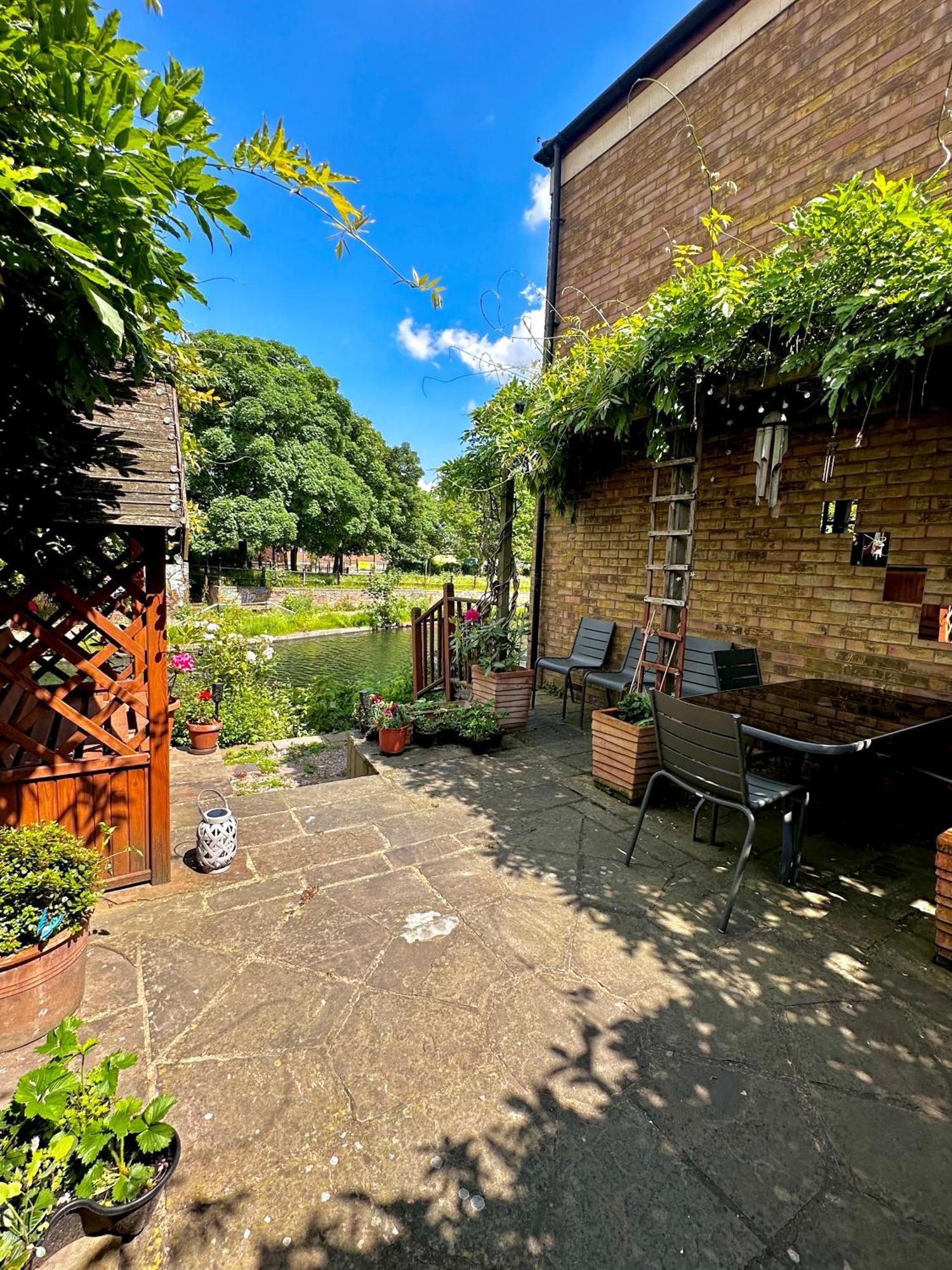 Amazing Location - City Of London- 2 Bedroom Stunning Canal View House With Private Garden,Parking & Balcony Eksteriør bilde